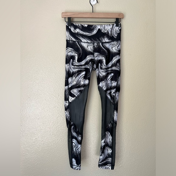 UNDER ARMOUR Mesh Compression Leggings 2 for $22 ❇️ - Picture 1 of 2